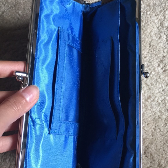 Vera Bradley clutch - Picture 5 of 6